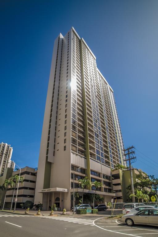 Midway Realty at Waikiki Sunset 16th Floor Apartment Honolulu Bagian luar foto